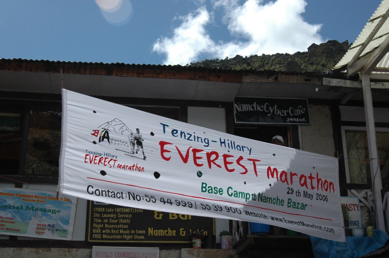 五月底是登山季的尾聲，在聖母峰基地營的健行路線上還會舉辦馬拉松。