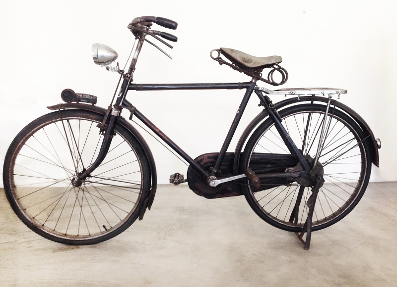 吳明益收藏的幸福牌老單車。