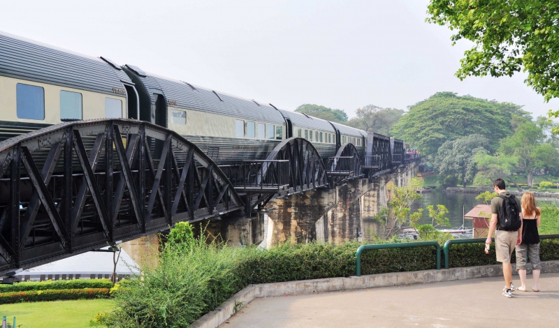 修築泰緬鐵路有十萬人喪命，此為鐵路沿線的知名景點桂河大橋（圖/黃麗如）