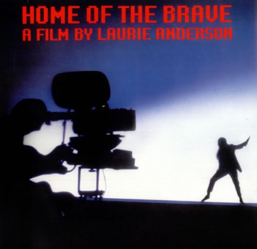 《美國現場》的演出應當是有影片，但是始終沒有發行。這張《Home of the Brave》音樂電影成為我們一窺Laurie Anderson早期藝術面貌的最重要影像。