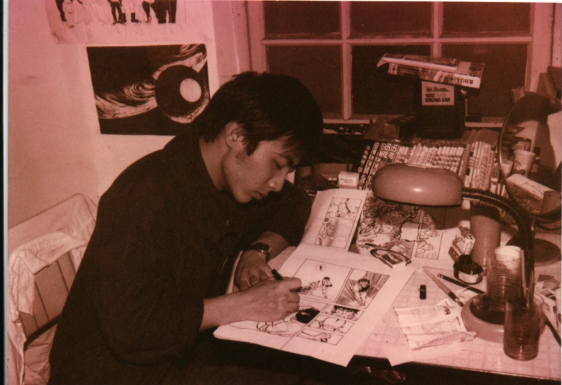 1986年陳弘耀工作室實景-1。正在趕連載《大西遊》，頗有手塚治虫常盤莊木造公寓的味道，令人遙想起美好的漫畫黃金年代。