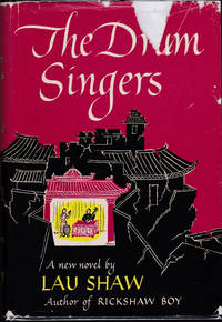 老舍與郭鏡秋一起翻譯的《鼓書藝人》英文版The Drum Singers，三十幾年後又被馬小彌回譯為中文，就是我們現在唯一能看到的中文版《鼓書藝人》