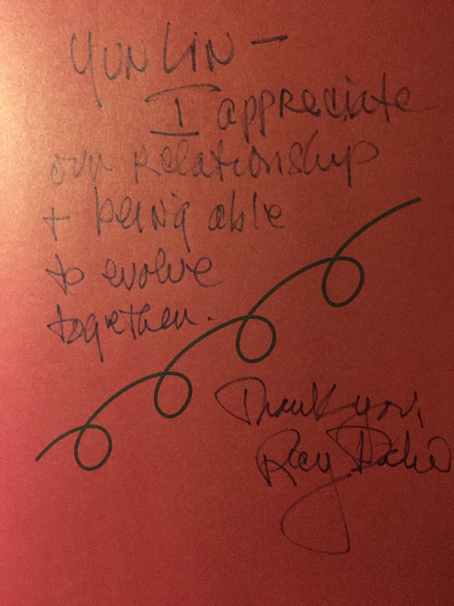瑞．達利歐的《原則》簽名扉頁。