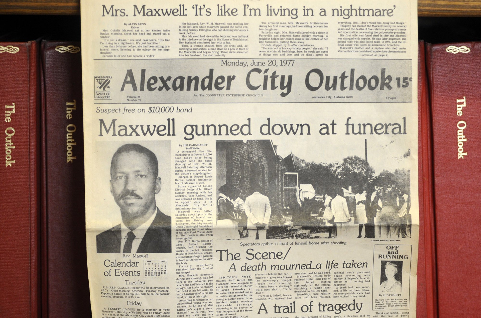 麥斯威爾被槍殺時，當地的新聞剪報