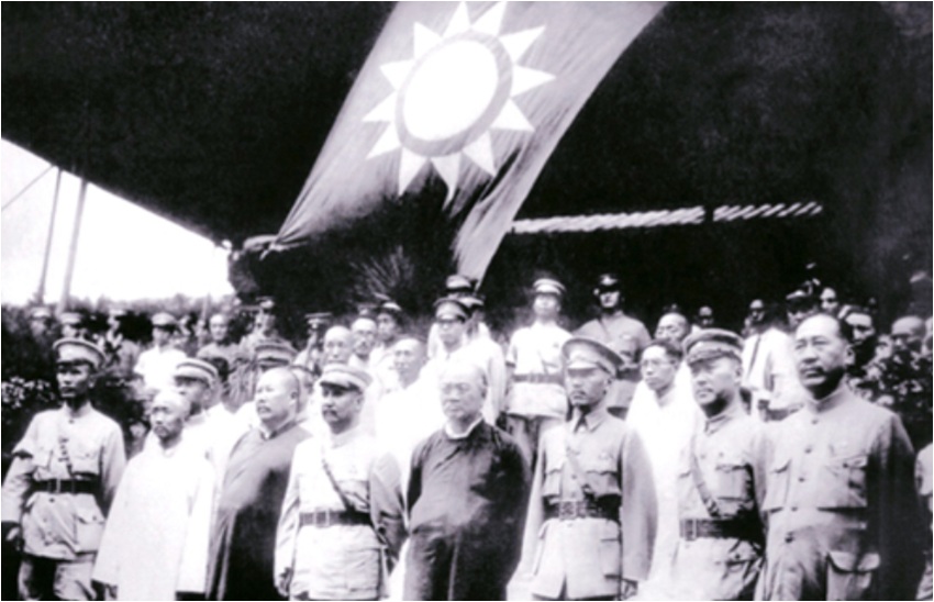 1928年7月6日，蔣介石（右三）率黨政軍要員在北京香山碧雲寺祭告國父孫中山，白崇禧（左一）也在場。