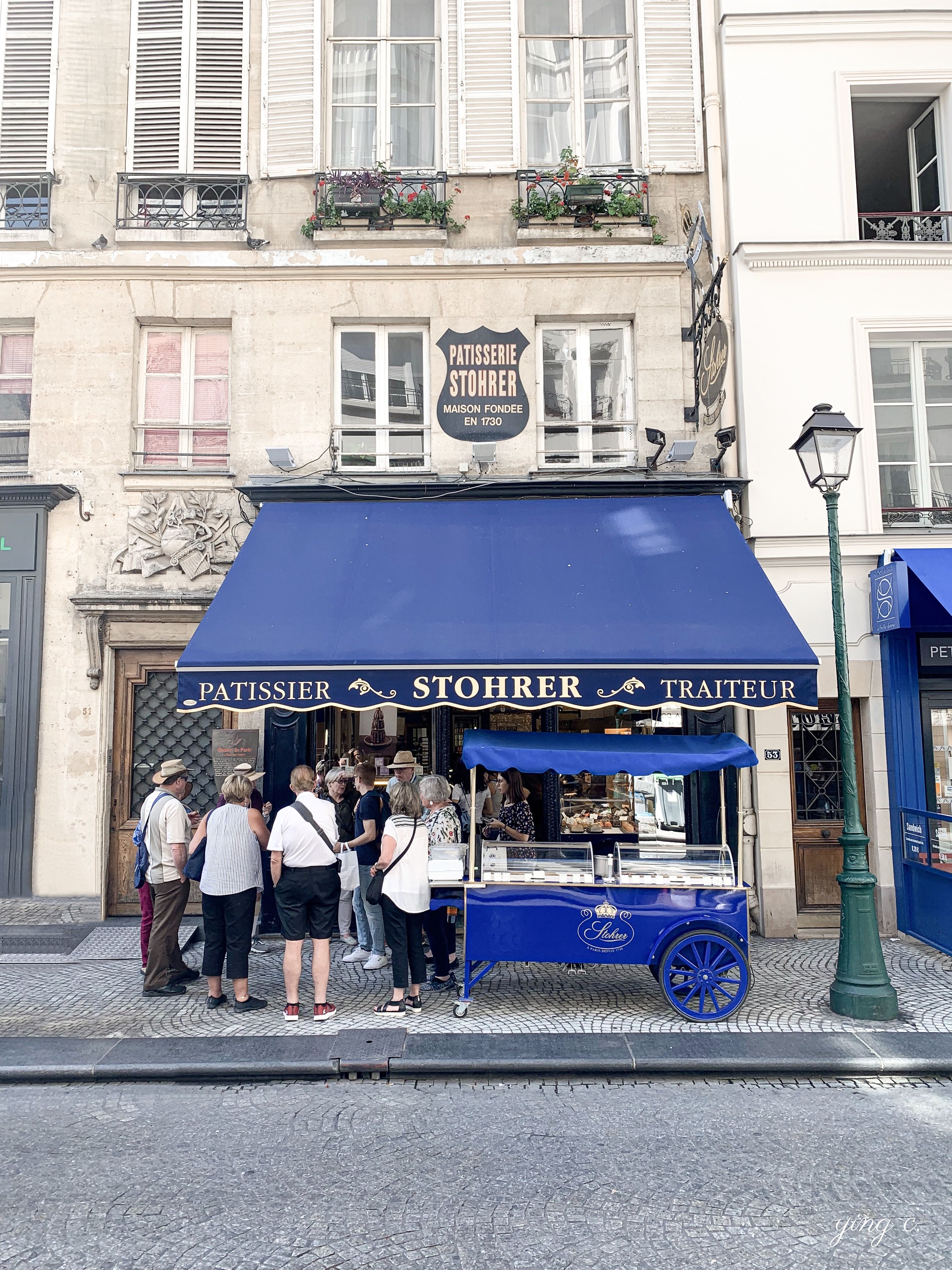 1730年創立、擁有近300年歷史的Stohrer，位於巴黎熱鬧的Rue Montorgueil上。（圖片來源/Ying C. 陳穎）