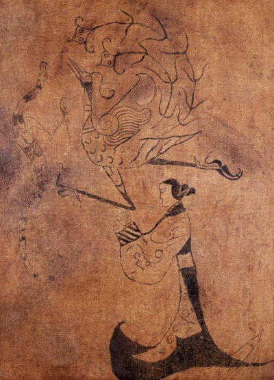 圖1：戰國時期的楚國帛畫《龍鳳仕女圖》，全圖以象徵楚文化的「鳳凰」為重心，邊緣則是夔龍。古代的楚國文化與中原文化非常不同，但在秦漢以後消失殆盡。圖片來源：Wikimedia Commons