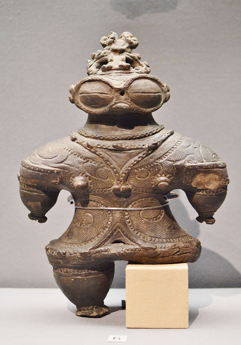 在小說裡的神祕「魔偶」本尊與日本1904年在青森縣木造町發現的「遮光器土偶」類似。（圖片來源/wiki）